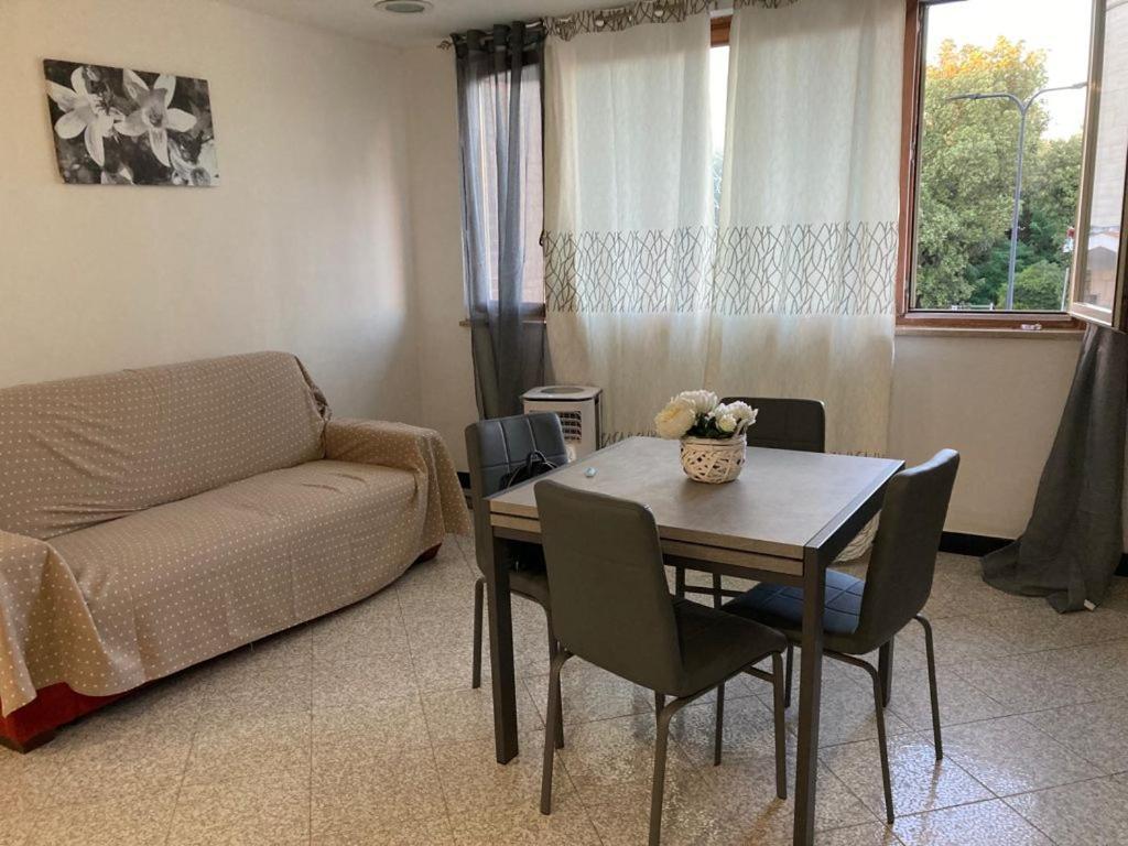 Appartamento Sulla Piazza 90 M Dal Mare Анцио Екстериор снимка
