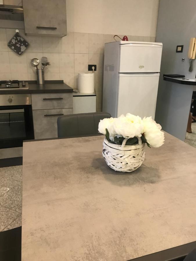 Appartamento Sulla Piazza 90 M Dal Mare Анцио Екстериор снимка